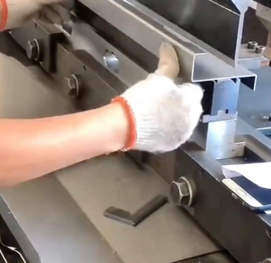 metal bending process for medical cart manufacturing by Juyi Medical